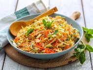 Рецепта Гръцка зелева салата с моркови и чесън